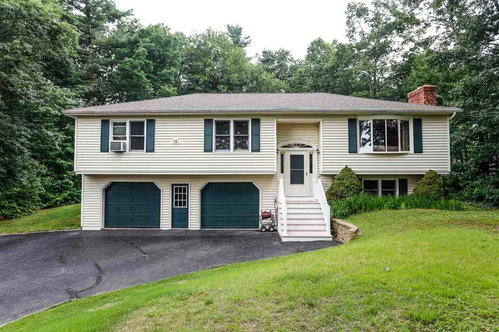 40 Joanne Drive Hooksett NH 03106
