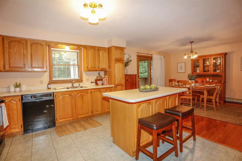 40 Joanne Drive Hooksett NH 03106