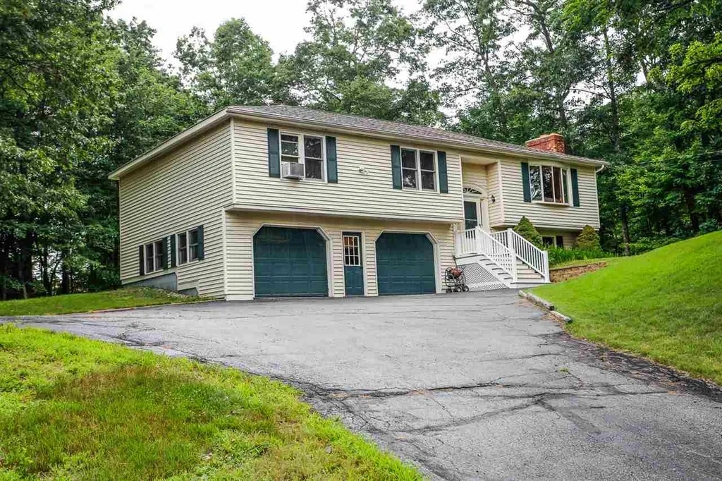 40 Joanne Drive Hooksett NH 03106