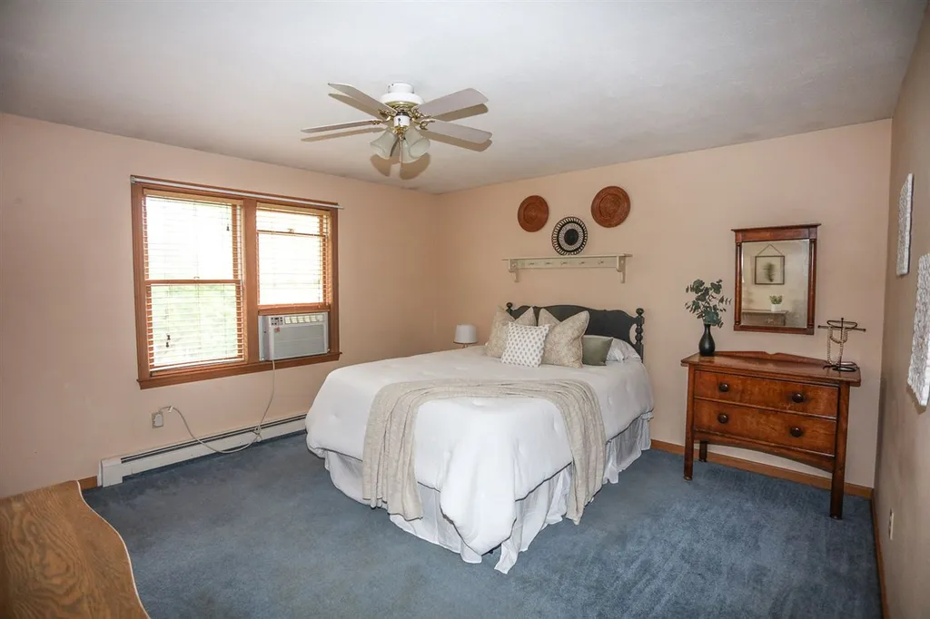 40 Joanne Drive Hooksett NH 03106