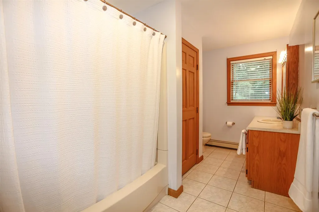 40 Joanne Drive Hooksett NH 03106