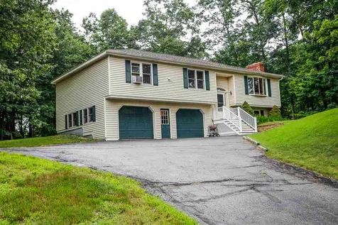 40 Joanne Drive Hooksett NH 03106