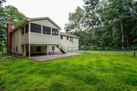 40 Joanne Drive Hooksett NH 03106