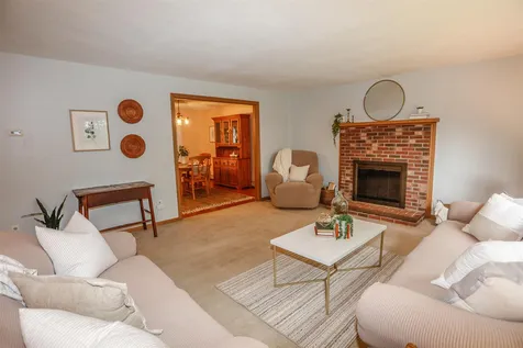 40 Joanne Drive Hooksett NH 03106