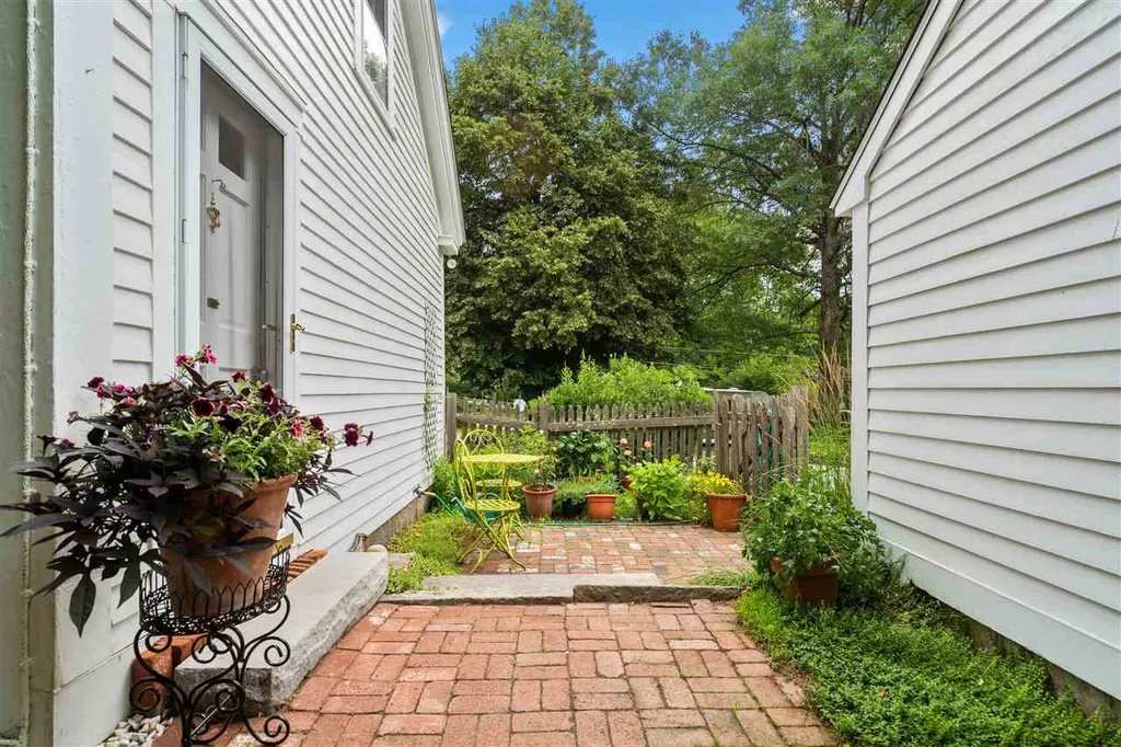 44 Mammoth Road Windham NH 03087