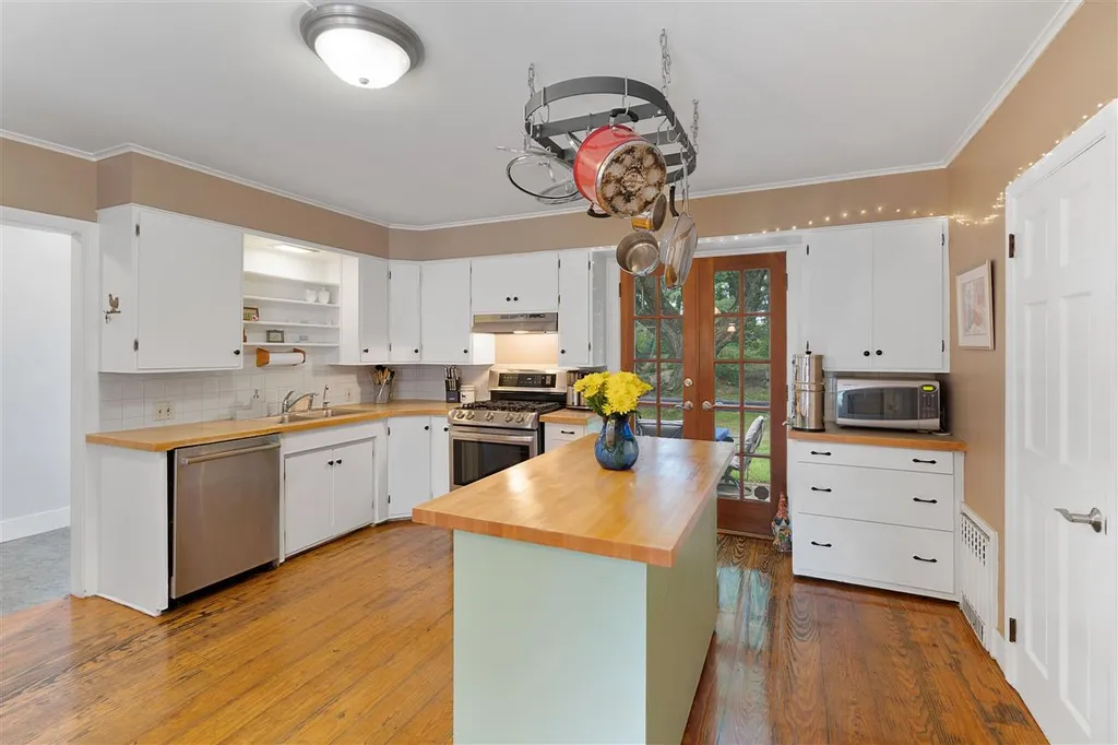 44 Mammoth Road Windham NH 03087