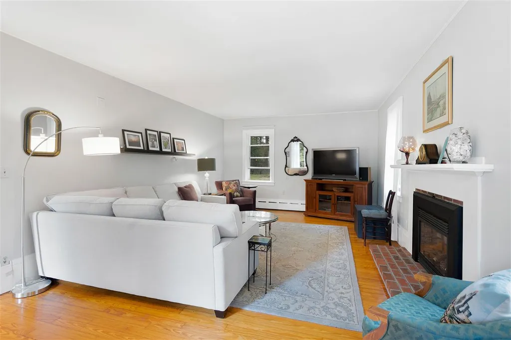 44 Mammoth Road Windham NH 03087