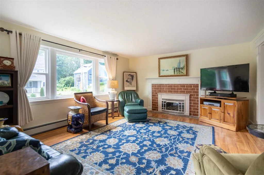 4 Little Pine Lane Exeter NH 03833