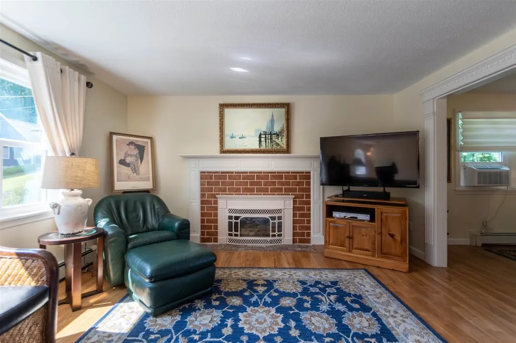 4 Little Pine Lane Exeter NH 03833