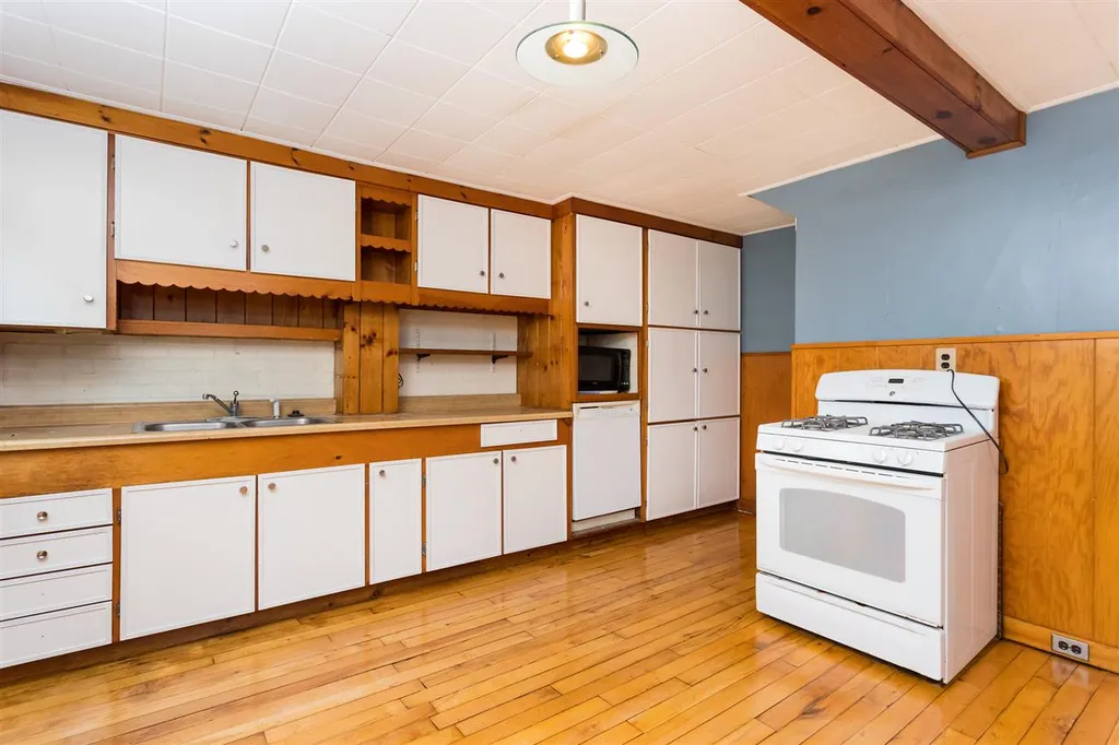 19 Cedar Street Newmarket NH 03857