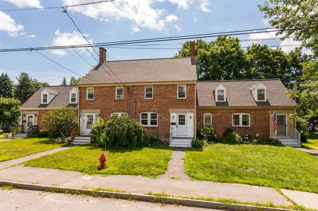 19 Cedar Street Newmarket NH 03857