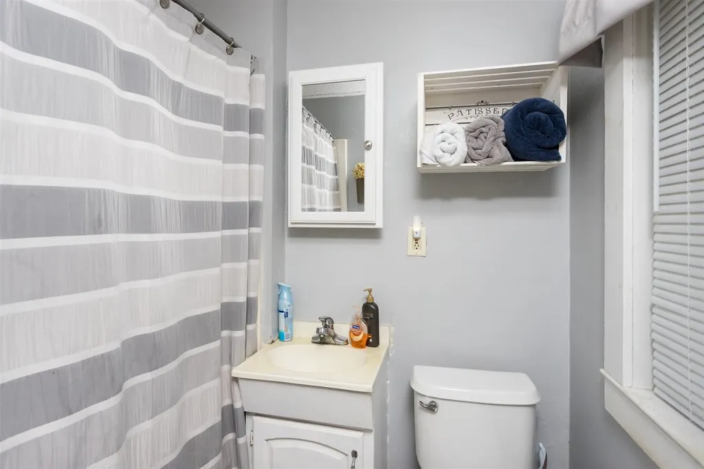 19 Cedar Street Newmarket NH 03857