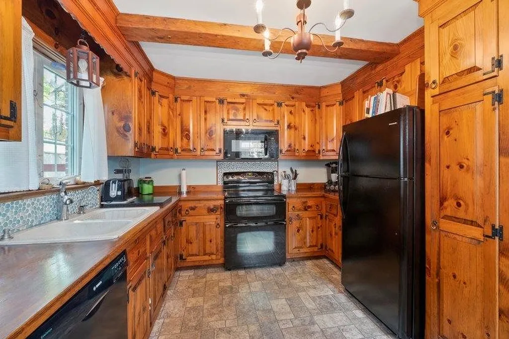 9 Camp Road Hopkinton NH 03229