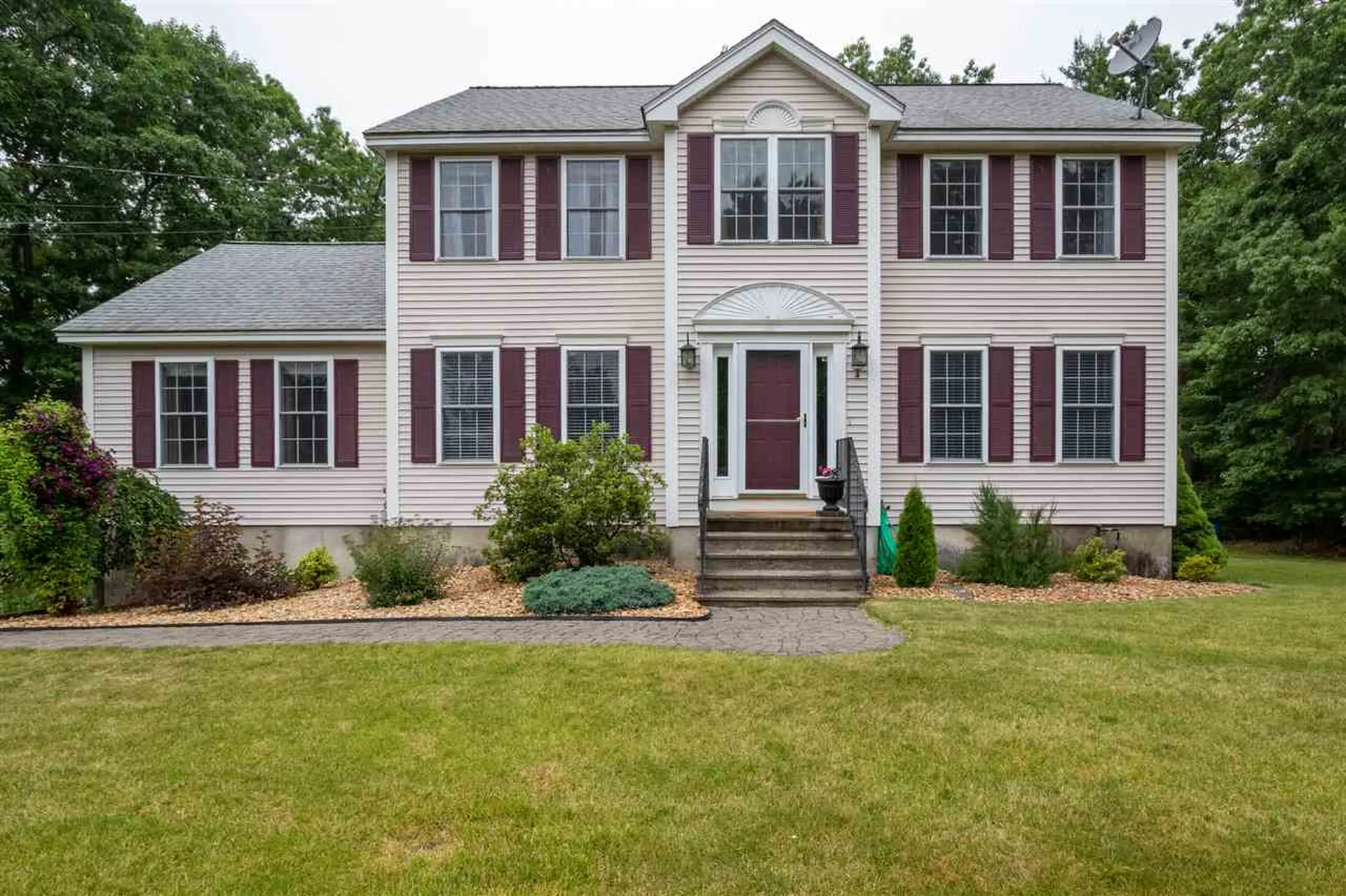 4 Oak Hill Road Pelham NH 03076
