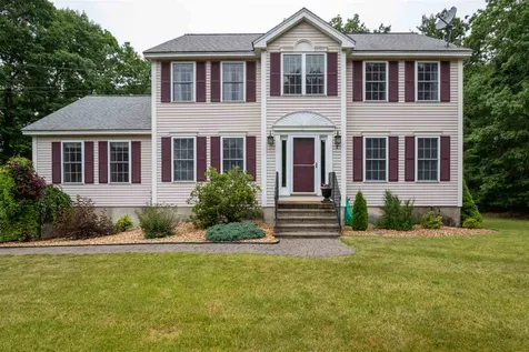 4 Oak Hill Road Pelham NH 03076