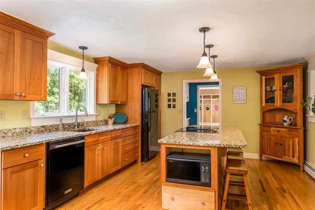 5 Gove Road Brentwood NH 03833