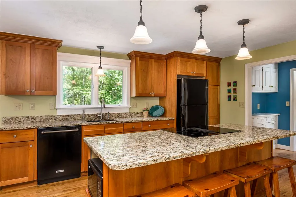 5 Gove Road Brentwood NH 03833