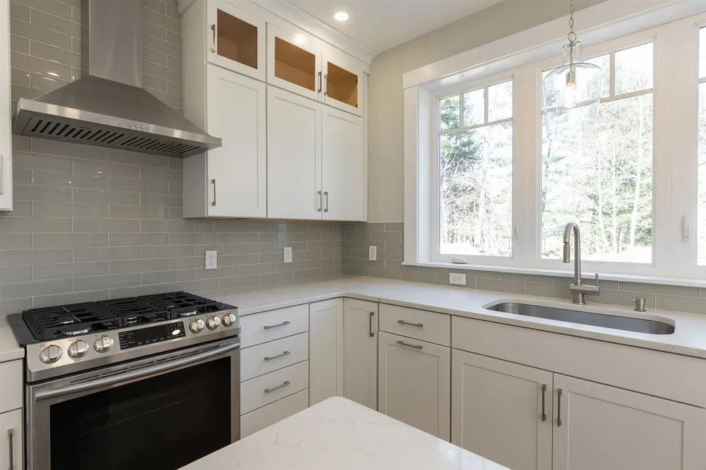 142 Mill Pond Way Portsmouth NH 03801