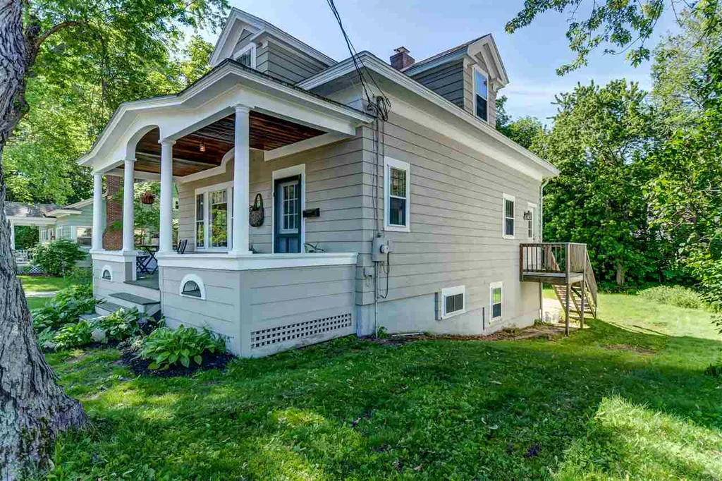 11 Cummings Street Plymouth NH 03264