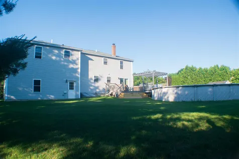 23 April Drive Litchfield NH 03052