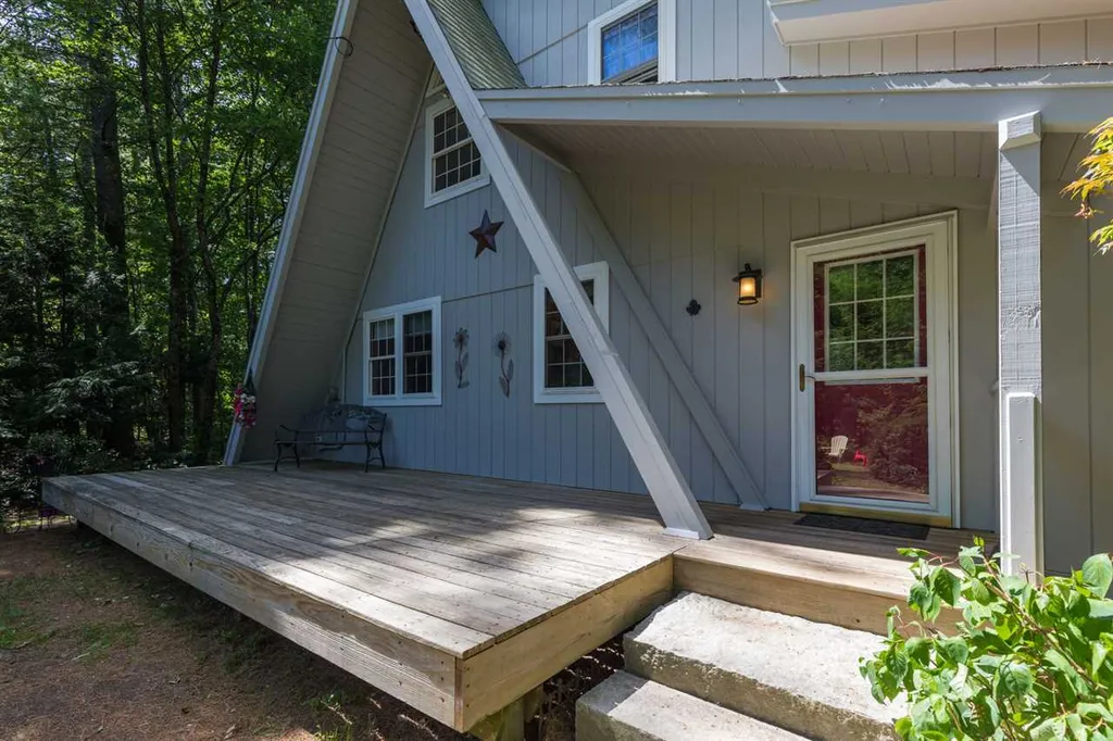 60 Prescott Road Raymond NH 03077