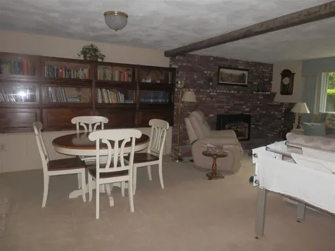 2 Mckinley Avenue Londonderry NH 03053