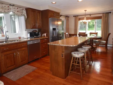 2 Mckinley Avenue Londonderry NH 03053