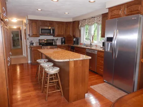 2 Mckinley Avenue Londonderry NH 03053