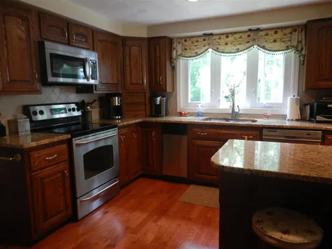2 Mckinley Avenue Londonderry NH 03053