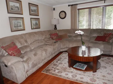 2 Mckinley Avenue Londonderry NH 03053