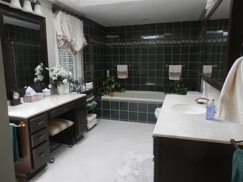 2 Mckinley Avenue Londonderry NH 03053
