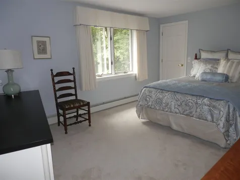 2 Mckinley Avenue Londonderry NH 03053
