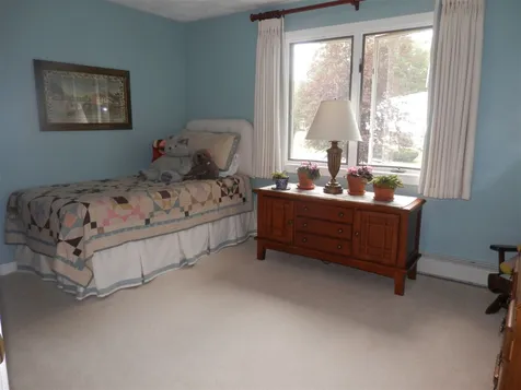2 Mckinley Avenue Londonderry NH 03053