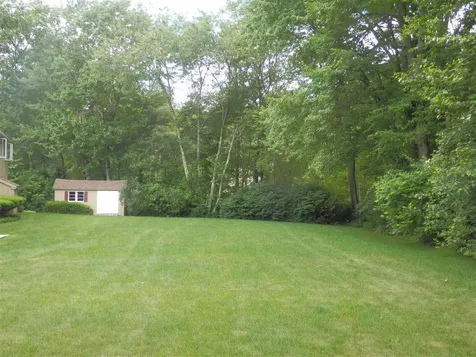 2 Mckinley Avenue Londonderry NH 03053