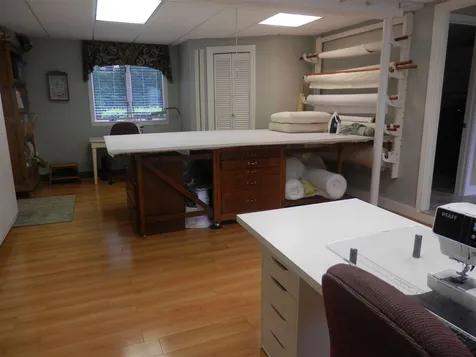 2 Mckinley Avenue Londonderry NH 03053