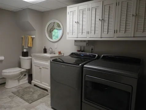 2 Mckinley Avenue Londonderry NH 03053