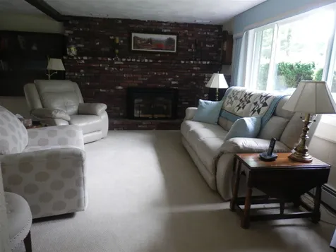 2 Mckinley Avenue Londonderry NH 03053