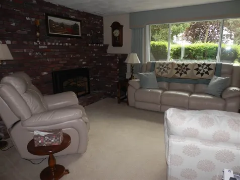 2 Mckinley Avenue Londonderry NH 03053