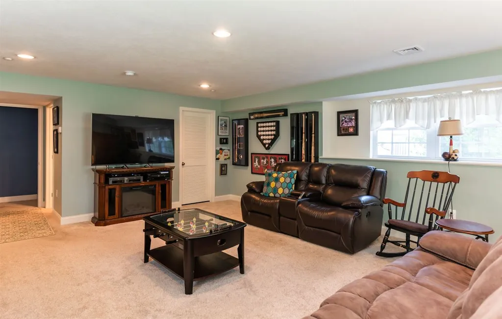 10 Evergreen Drive Newton NH 03858