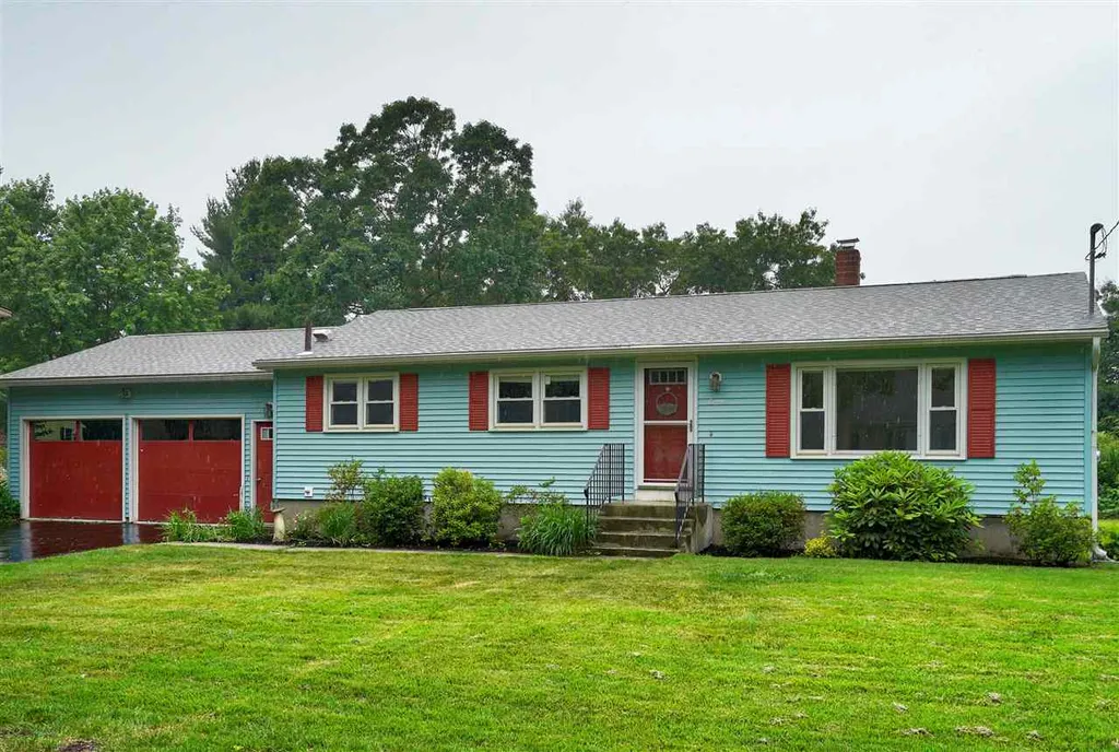 18 Hideaway Road Nashua NH 03064