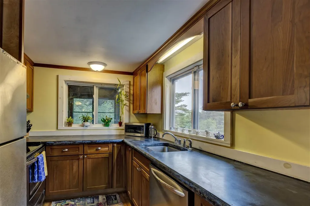 44 Cary Street Newport NH 03773