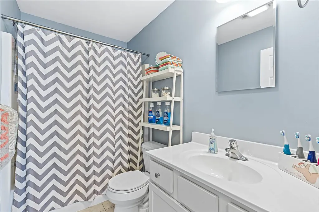 28 Jay Way Rochester NH 03868-0000