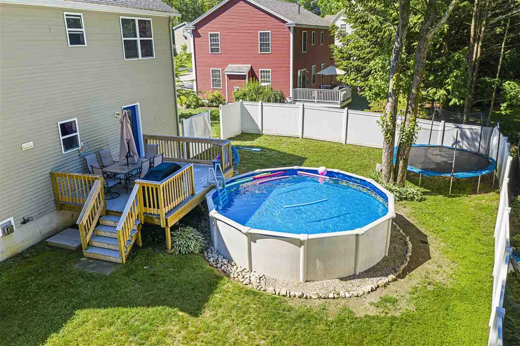 28 Jay Way Rochester NH 03868-0000