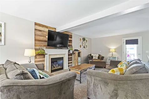 28 Jay Way Rochester NH 03868-0000