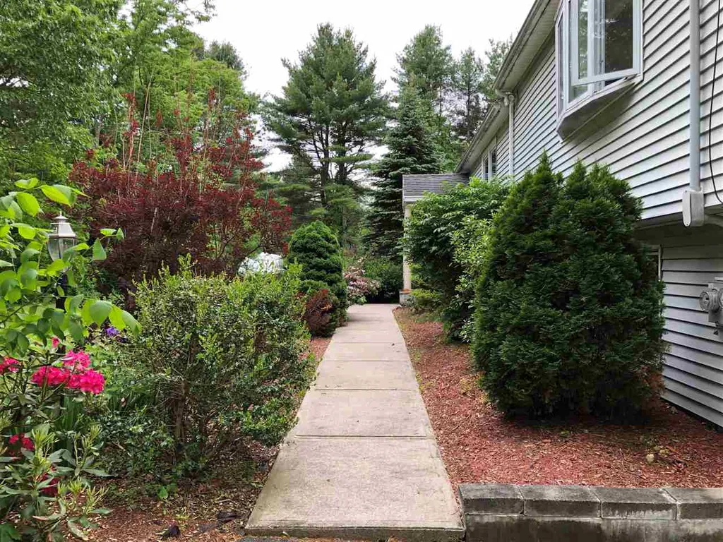 8 Lowell Road Windham NH 03087