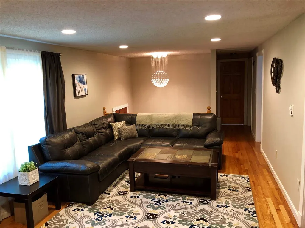8 Lowell Road Windham NH 03087