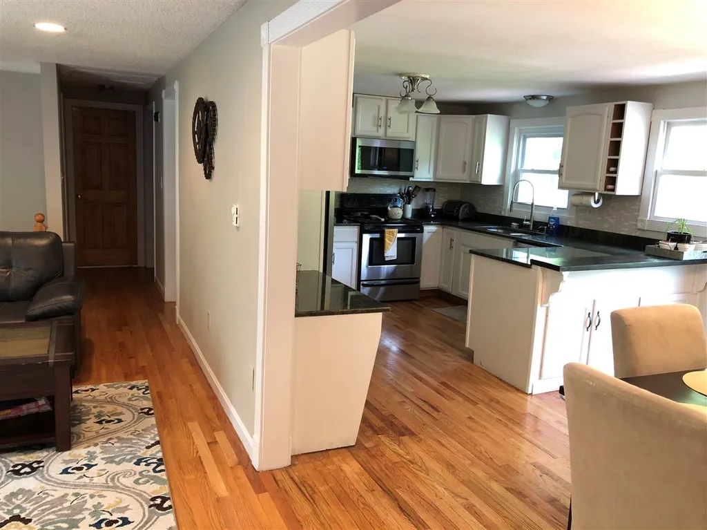 8 Lowell Road Windham NH 03087