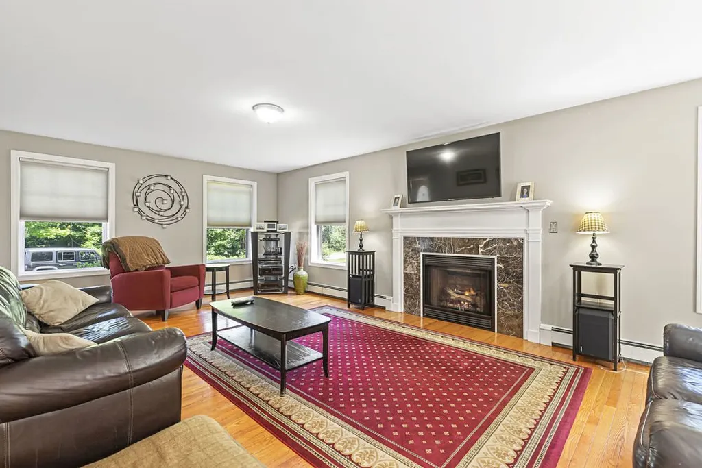 33 Jay Way Rochester NH 03868