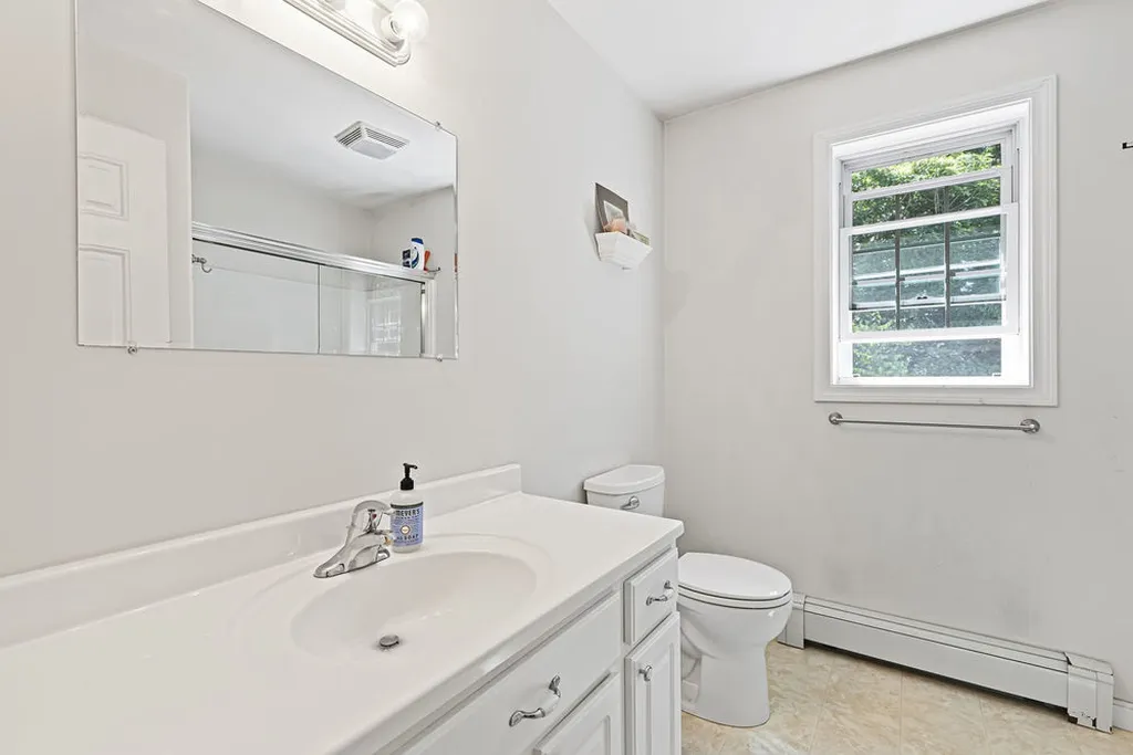 33 Jay Way Rochester NH 03868