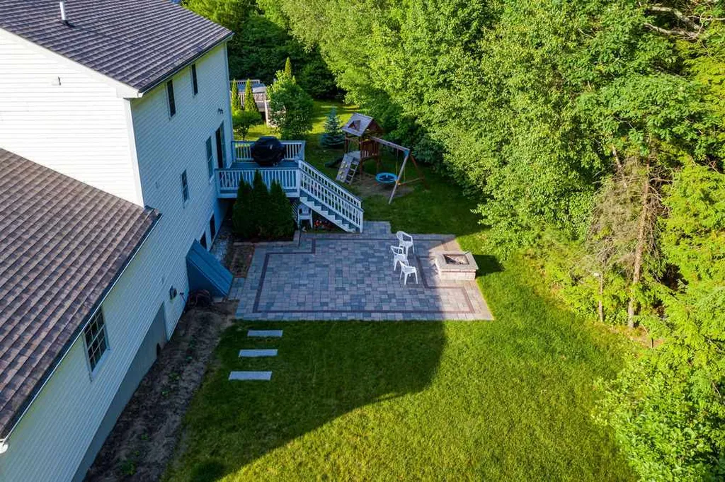 33 Jay Way Rochester NH 03868